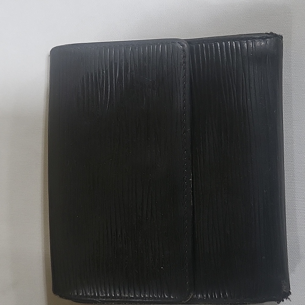 Louis Vuitton Epi Wallet  Tri Fold  (Black) - Picture 2 of 14